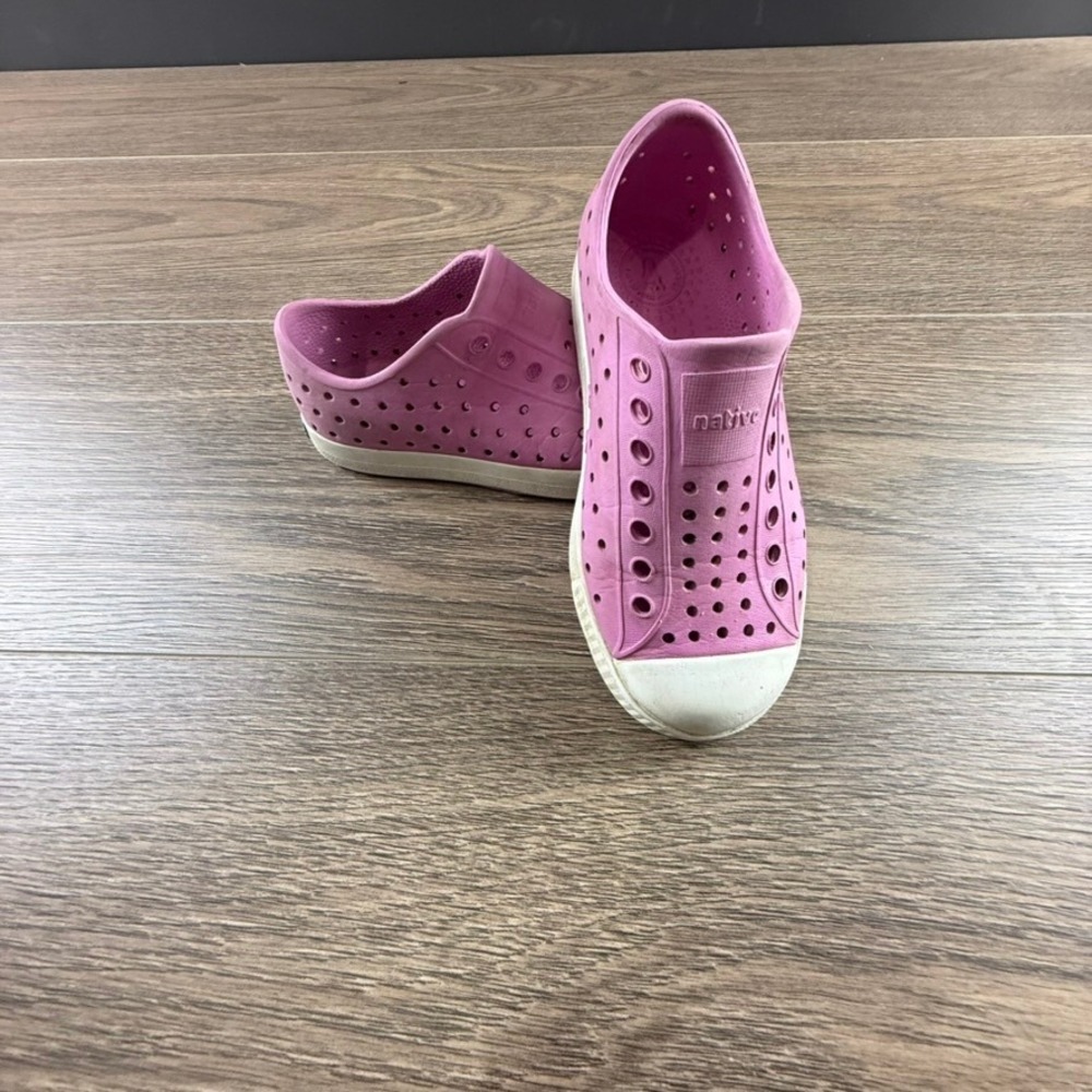 Native Jeffersons Girls Slip On Shoes EVA Pink Size 2 Outdoor Summer Water Shoe
